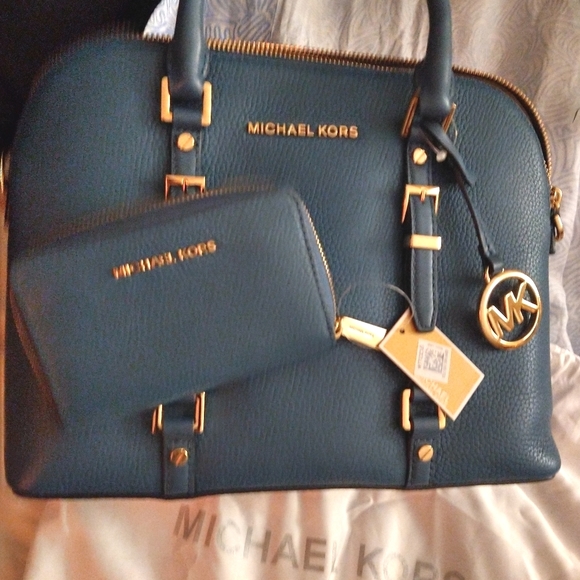 SOLD MICHAEL KORS BEDFORD LEGACY SATCHEL - Picture 1 of 7